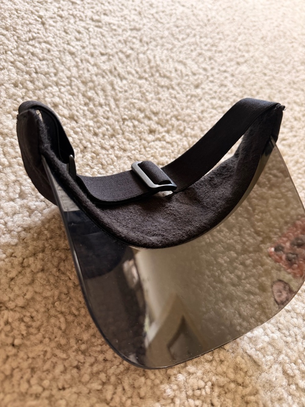 ALO Yoga Black and Gold Mirrored Visor - Picture 6 of 9